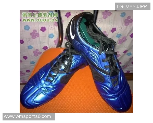 暗煞足球鞋:助你在球场上展现无与伦比的速度与精准控制的完美选择 暗煞足球鞋:助你在球场上展现无与伦比的速度与精准控制的完美选择