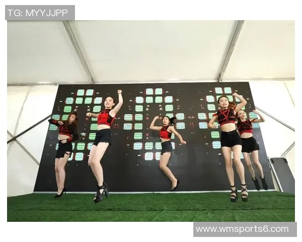 足球宝贝舞蹈魅力四射展现青春活力与团队精神的完美结合 足球宝贝舞蹈魅力四射展现青春活力与团队精神的完美结合